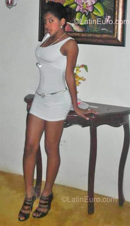 Date this lovely Dominican Republic girl Maria from Santo Domingo DO9810