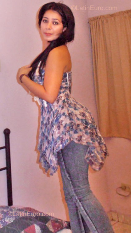 Date this stunning Honduras girl Pamelsa from Cortes HN482
