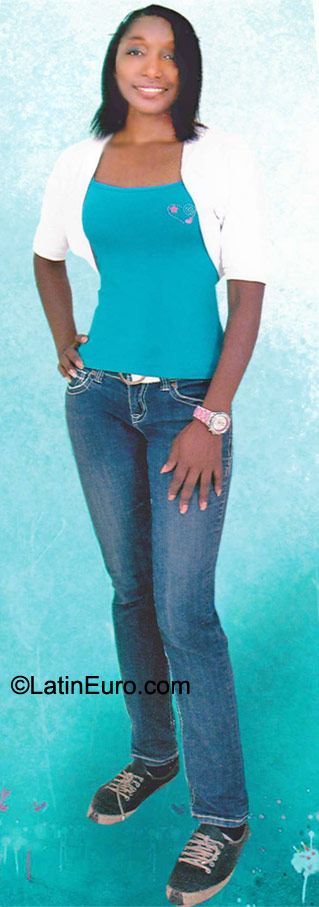 Date this sultry Colombia girl Carmen from Cali CO21158