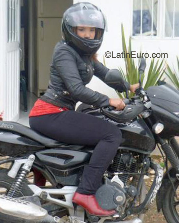 Date this voluptuous Colombia girl Vanessa from Bogota CO8606