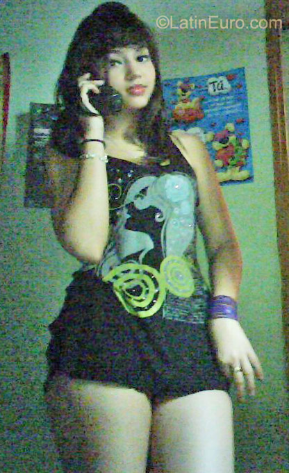 Date this nice looking Colombia girl Marcela from Medellin CO21806