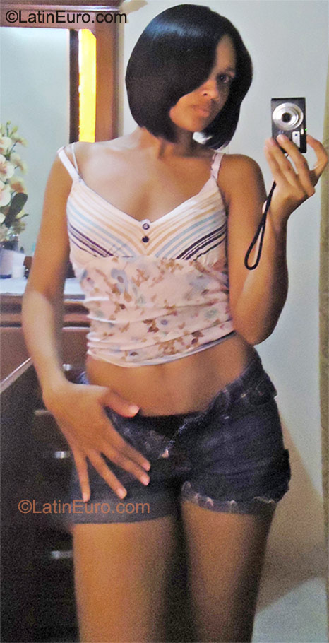 Date this sensual Dominican Republic girl Glenny from Santo Domingo DO9858