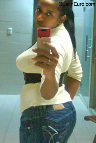 Date this good-looking Dominican Republic girl Evelin Maria from Santo Domingo DO9894