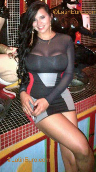 Date this tall Colombia girl Lina1985 from Medellin CO9385