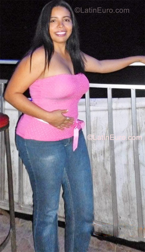 Date this sultry Panama girl Yennisel from Panama City PA196