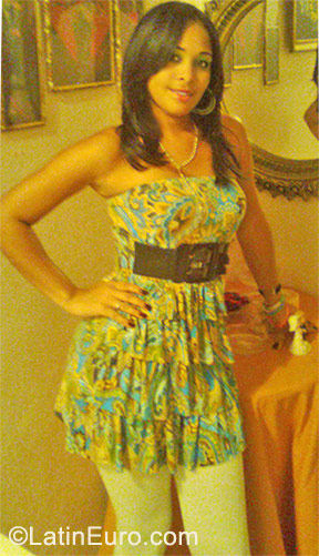 Date this nice looking Dominican Republic girl Carolina from Santiago DO9905