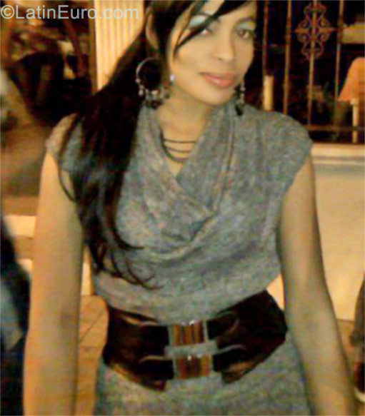 Date this beautiful Dominican Republic girl Yossy from San Juan DO11716