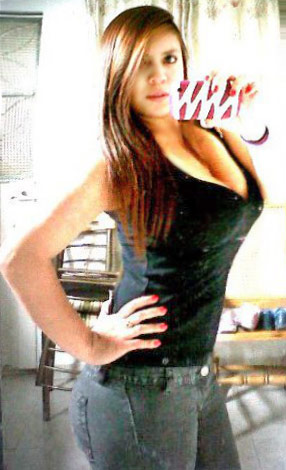 Date this good-looking Colombia girl Sara from Bogota CO8704