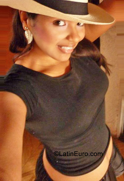 Date this charming Colombia girl Diana from Bogota CO8711