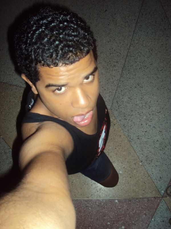 Date this athletic Dominican Republic man Yeffry from San Juan DO9938