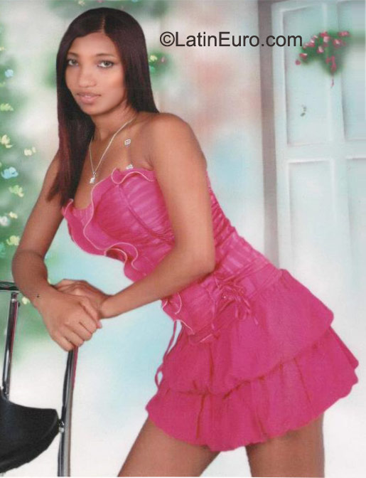 Date this hard body Dominican Republic girl Anny from Santo Domingo DO9942