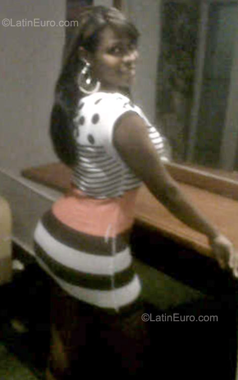 Date this nice looking Dominican Republic girl Busco hombre maduro de 35 a 55 from Santo Domingo DO9943