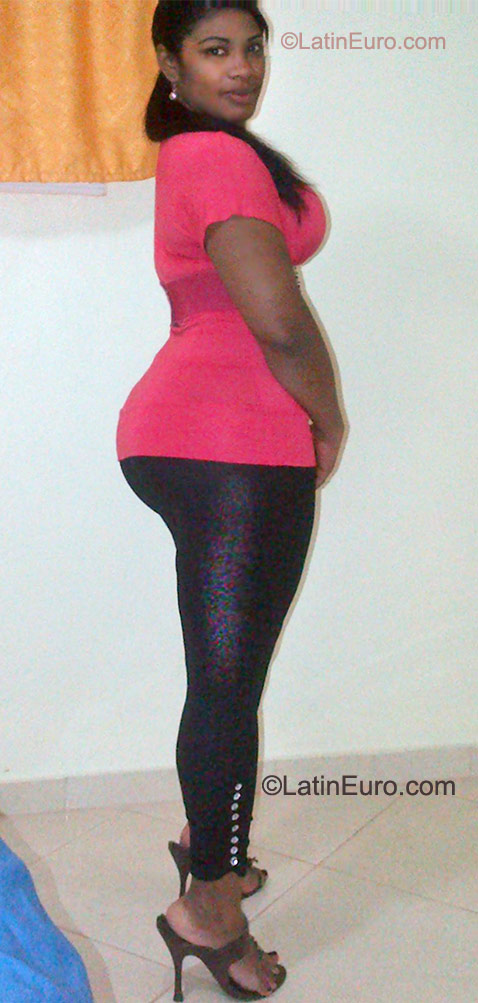Date this young Dominican Republic girl Elizabeth from Santo Domingo DO9948