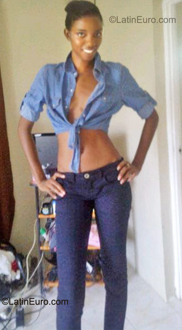 Date this nice looking Jamaica girl Shinel from Negril JM393