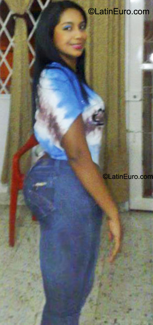 Date this hot Colombia girl Angela from Cali CO8793