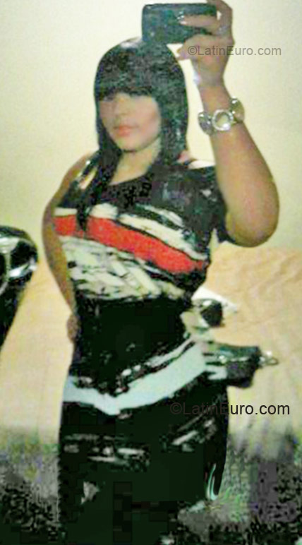 Date this foxy Dominican Republic girl Kiara from Santiago DO9984
