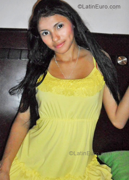 Date this attractive Colombia girl Janna from Barranquilla CO11709