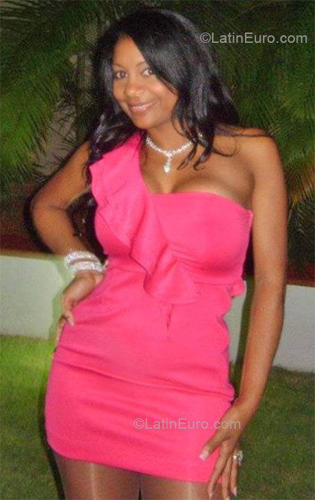 Date this sensual Dominican Republic girl Yaniris from Santiago DO10001