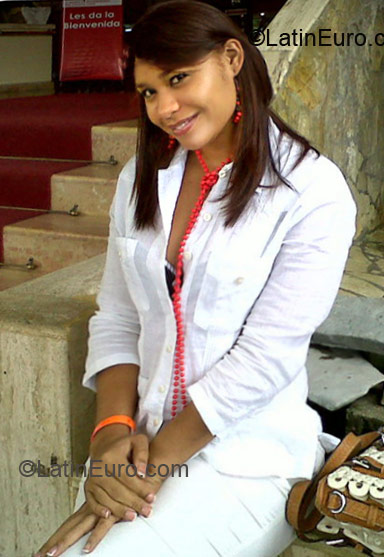Date this foxy Dominican Republic girl Almacristin from Santo Domingo DO10035