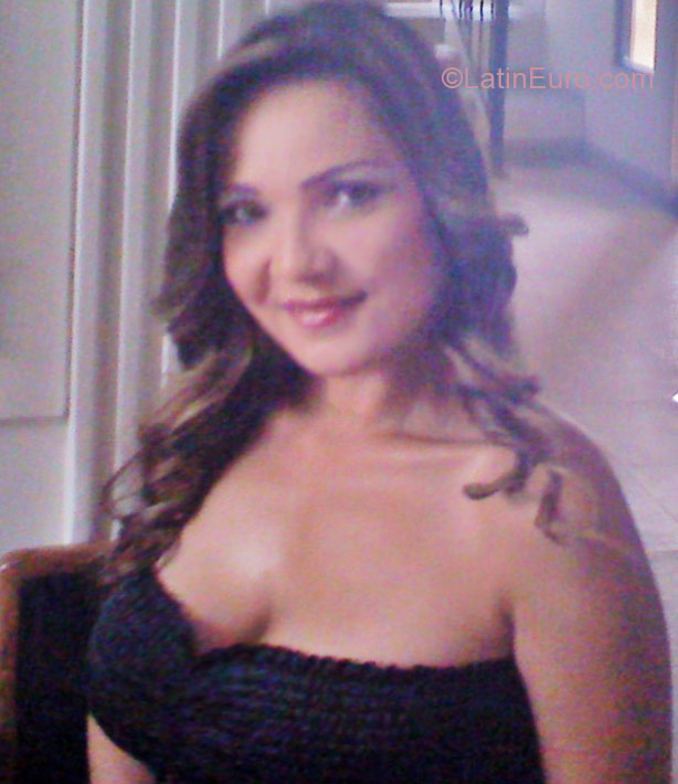 Date this voluptuous Colombia girl Iris from Cucuta CO8904