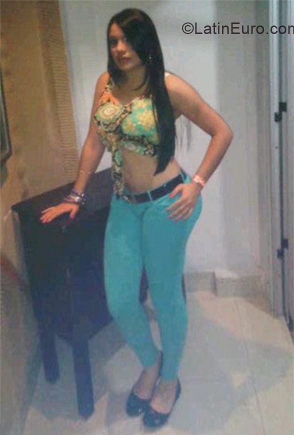 Date this sultry Dominican Republic girl Yisset from Santiago DO10054
