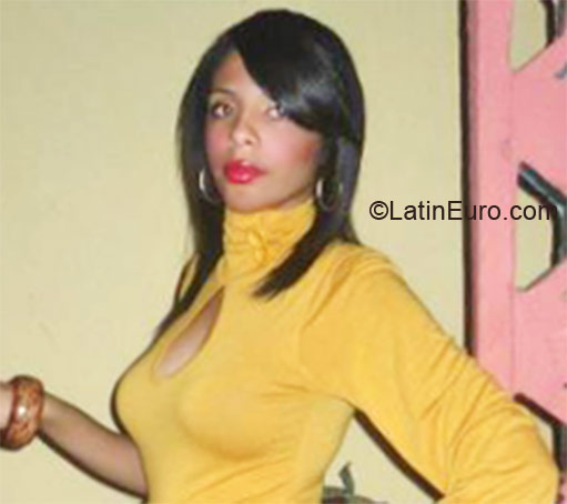 Date this young Dominican Republic girl Arial from Santiago DO10067