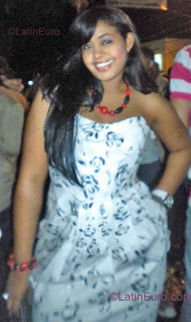 Date this nice looking Dominican Republic girl Lais from Santiago DO10089