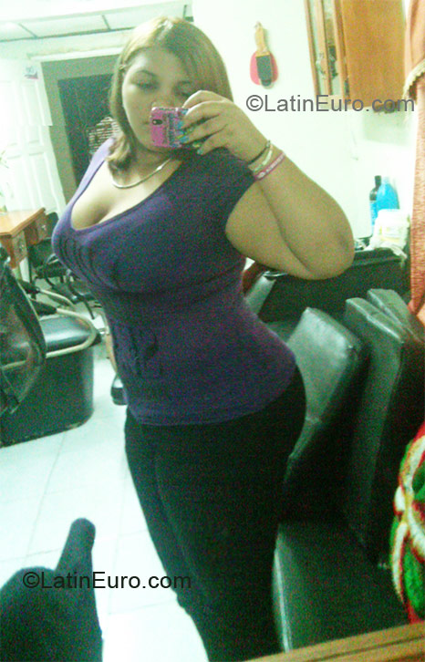 Date this beautiful Dominican Republic girl Mary from Santo Domingo DO10423