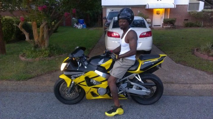 Date this good-looking United States man Ali from Raleigh US12027