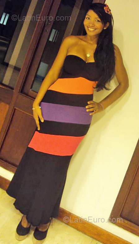Date this hot Colombia girl Angie from Cartagena CO8978