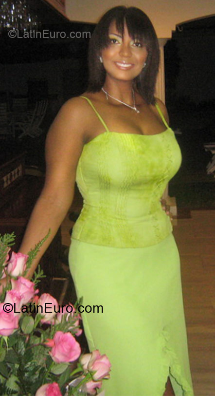 Date this sensual Colombia girl Deicy patricia from Cali CO8985