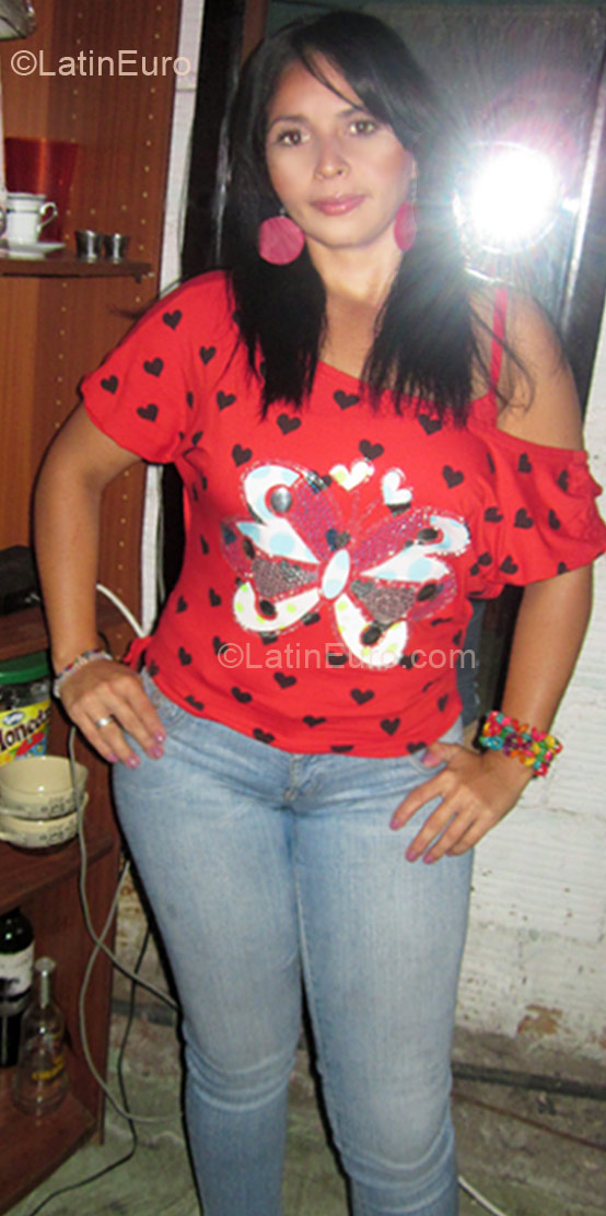 Date this pretty Colombia girl Paola from Cali CO8997
