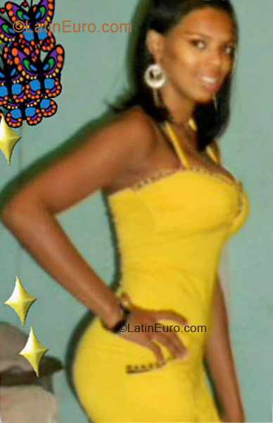 Date this charming Dominican Republic girl Mariluz from Santo Domingo DO10112