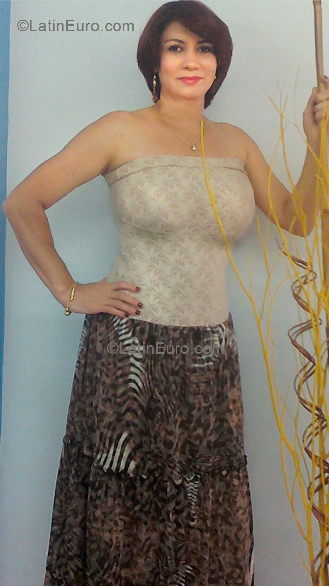 Date this voluptuous Colombia girl Isdader from Cali CO9042