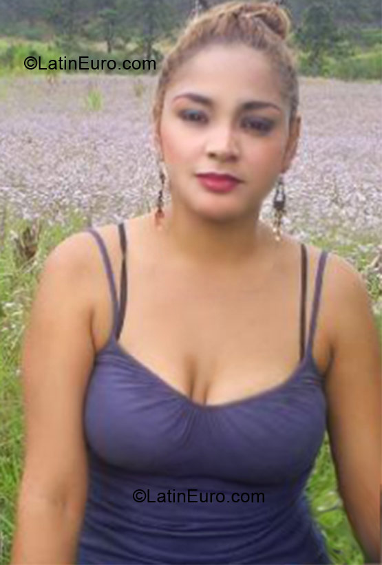 Date this georgeous Honduras girl Kelyn from Tegucigalpa HN533