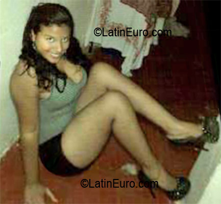 Date this sultry Dominican Republic girl Emely from Santo Domingo DO10165