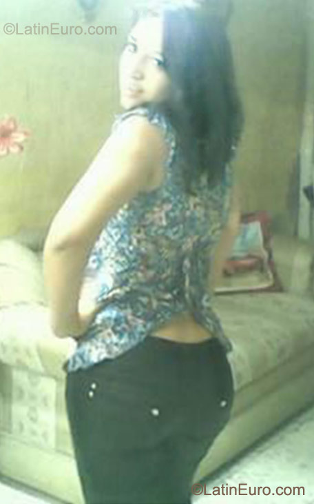 Date this voluptuous Colombia girl Andrea from Cali CO9105