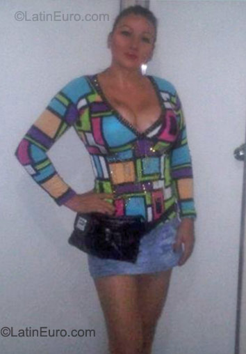 Date this cute Colombia girl Claudia from Bucaramanga CO9111