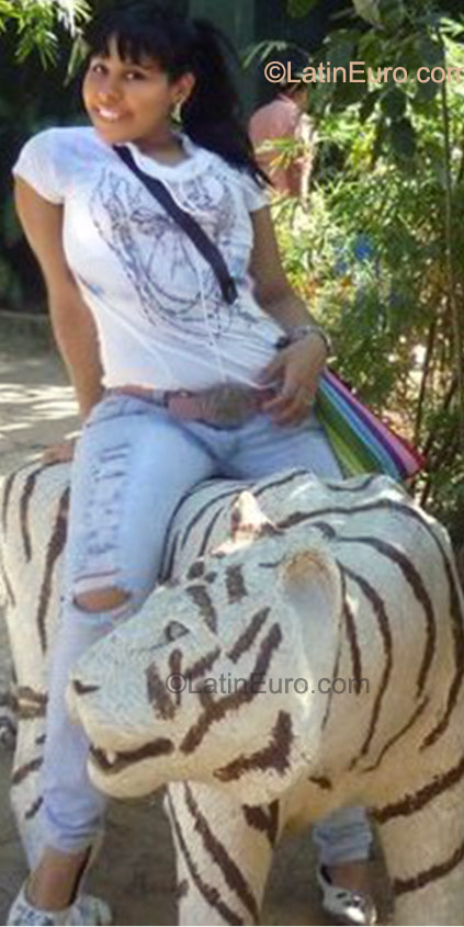 Date this athletic Colombia girl Helena from Barranquilla CO9113