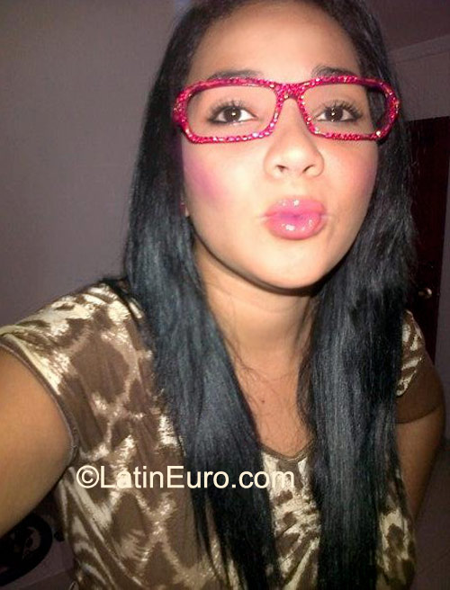 Date this delightful Colombia girl Estefany from Santa Marta CO9116