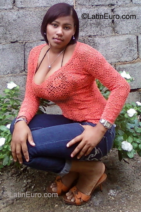 Date this hot Dominican Republic girl Nurveri from Santiago DO10202
