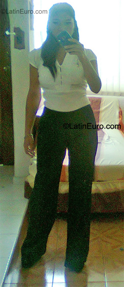Date this foxy Mexico girl Ariana from Puebla MX592