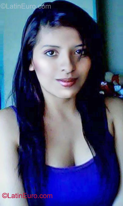 Date this pretty Colombia girl Carolina from Cali CO9526