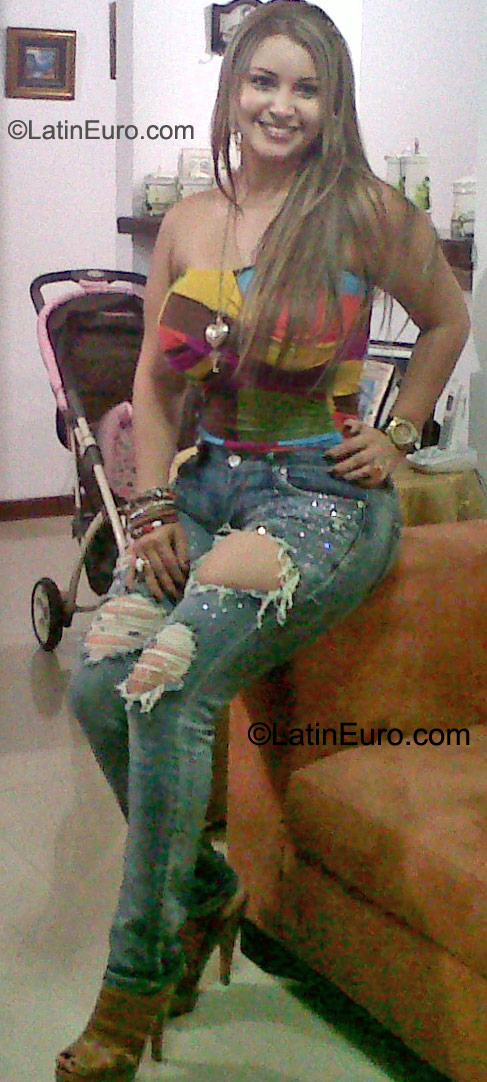 Date this hot Colombia girl Paula from Cali CO9196