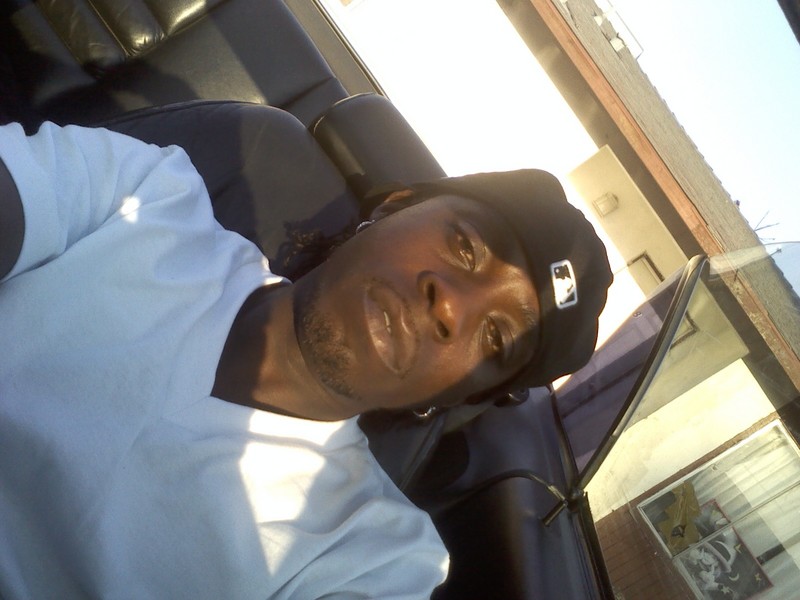 Date this happy United States man Lilmankey3 from Bakersfield US12167