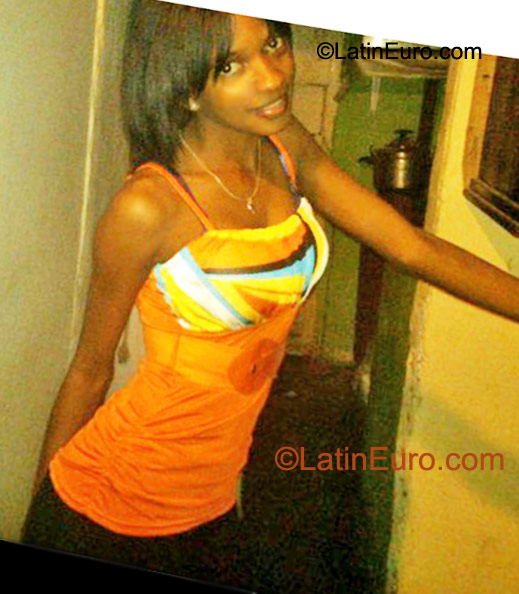 Date this pretty Dominican Republic girl Andry12 from Santiago DO10260