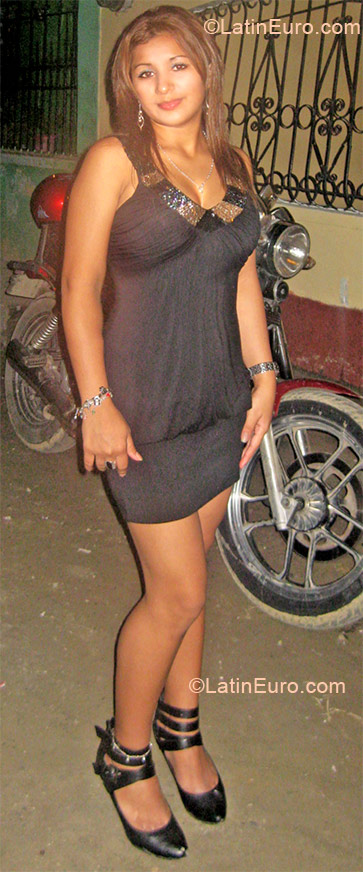 Date this nice looking Honduras girl Yolanda from San Pedro Sula HN575
