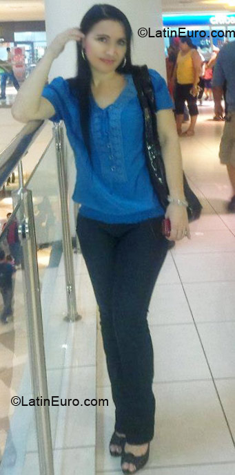 Date this athletic Honduras girl Miriam from San Pedro Sula HN572