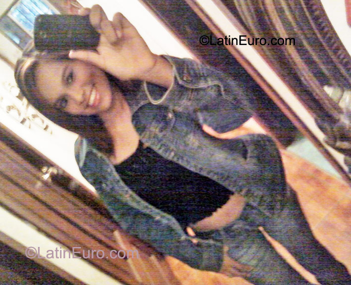 Date this sensual Honduras girl Kassy from La Ceiba HN576
