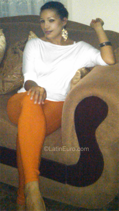 Date this beautiful Dominican Republic girl Noemi from Bonao DO10346